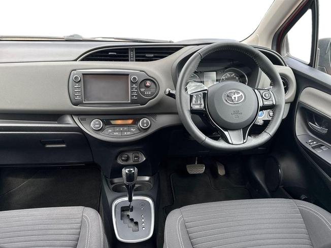 TOYOTA Yaris Photo 11