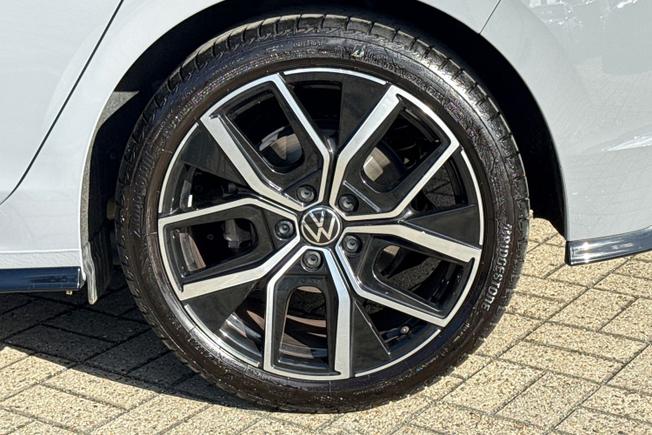 VOLKSWAGEN Golf Photo 22