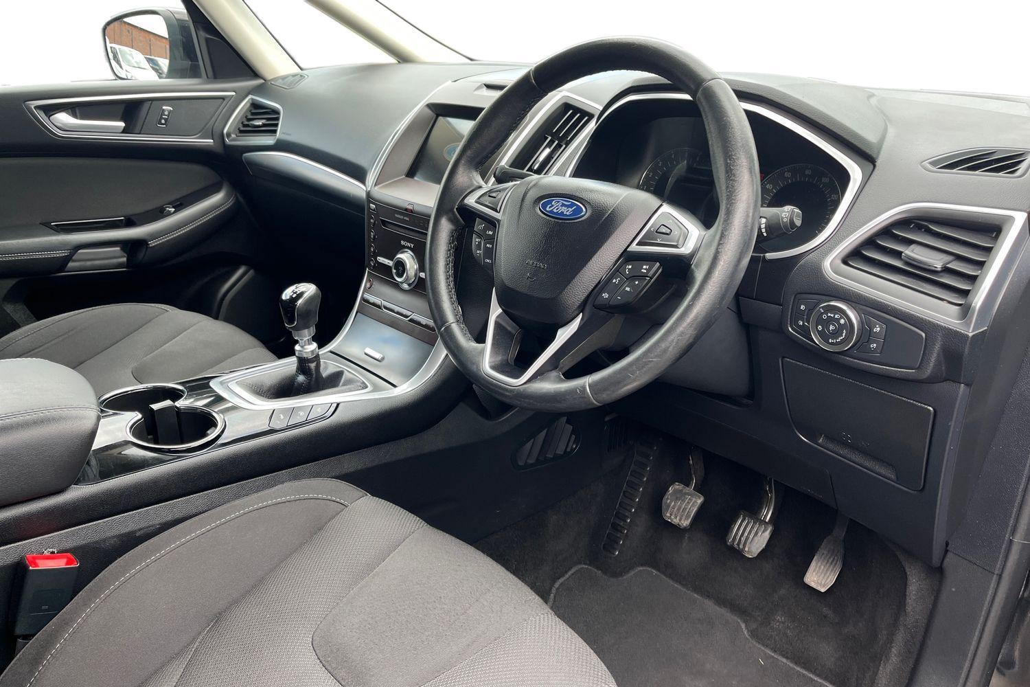 Ford S-MAX Photo 8