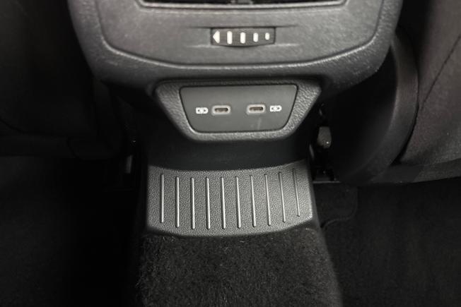 VOLKSWAGEN T-Roc Photo 33