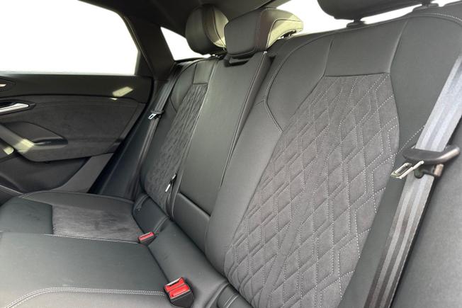 AUDI Q6 E-Tron Photo 9