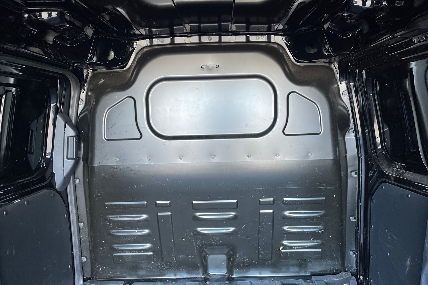 Ford E-Transit Courier Photo 6