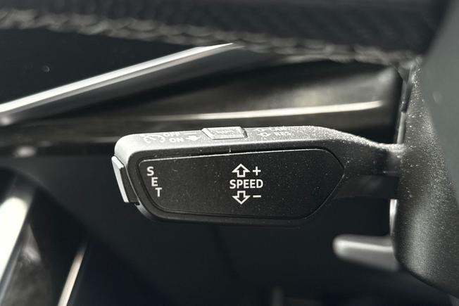 AUDI Q8 Photo 39