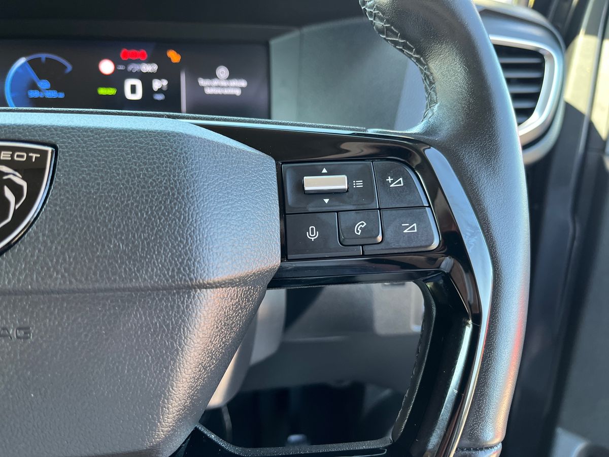 Peugeot e-Traveller Photo 16