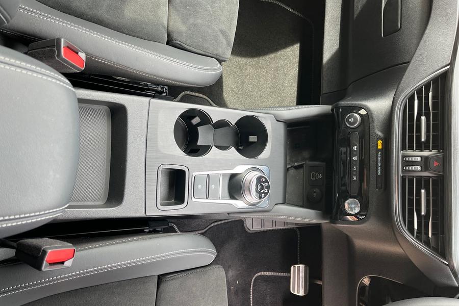 Ford Kuga Photo autoimg-fe93022fe3039a3717936dbbb294d9eef0283eea.jpg