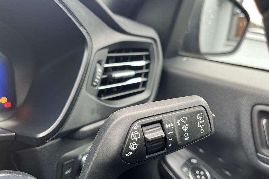 Ford KUGA Photo autoimg-fe94ee4da0d894e942a61f8fa5efce48b33b8071.jpg