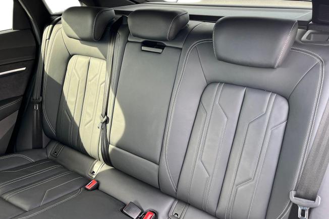 AUDI e-tron Photo 9