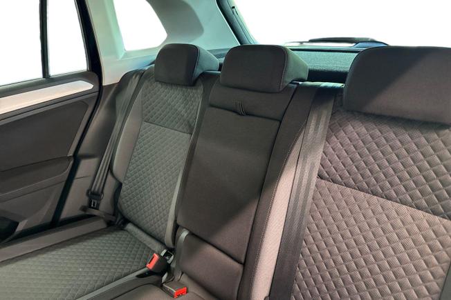 VOLKSWAGEN Tiguan Photo 9