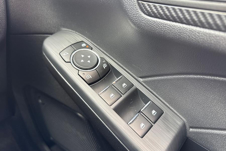 Ford KUGA Photo autoimg-fea8c1ba2a3fa9075fbd13f7de47f1166a5c04a5.jpg