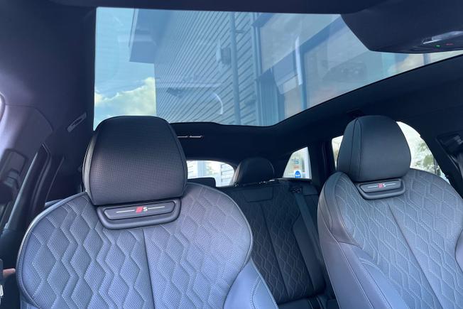 AUDI S6 E-Tron Avant Photo 25