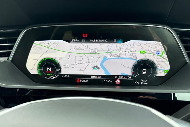AUDI Q8 E-Tron Photo 24
