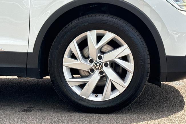 VOLKSWAGEN Tiguan Photo 5