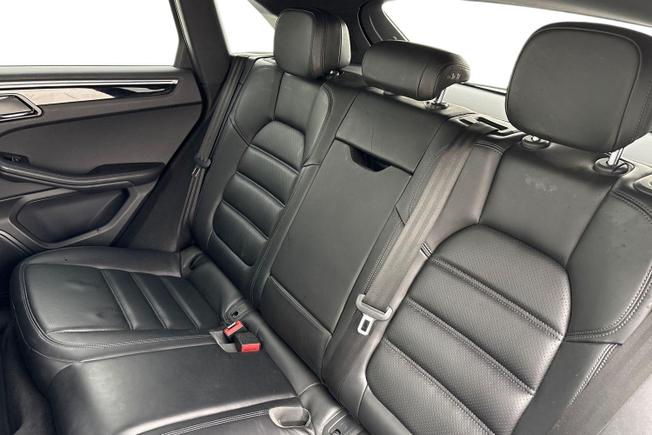 PORSCHE Macan Photo 9