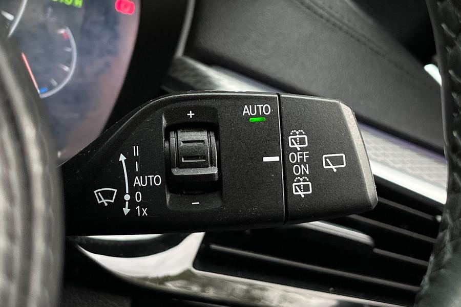 BMW 5 Series Photo autoimg-feb509e01cbd432322ce9a113f40bfee86c5d98e.jpg