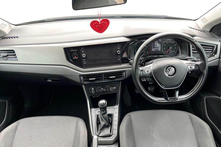 Volkswagen POLO Photo autoimg-feb67badb15cb65e4ee37a165957cdfed2c43c85.jpg