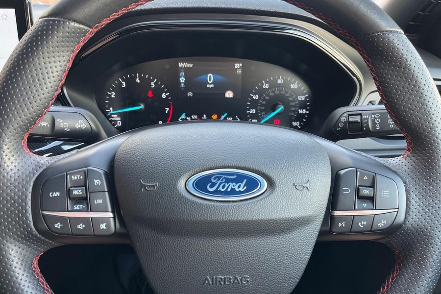 Ford Focus Photo autoimg-feb7a82567040adcb3f9390bfe2b87c4a6f2f38f.jpg