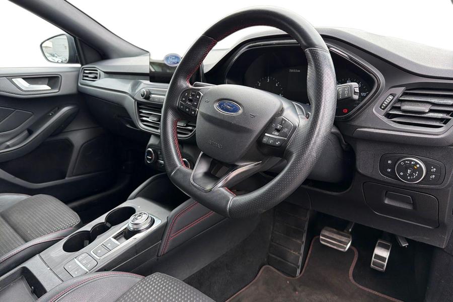 Ford FOCUS Photo autoimg-feb87175bce7d2848febe741f7def47380b92c86.jpg
