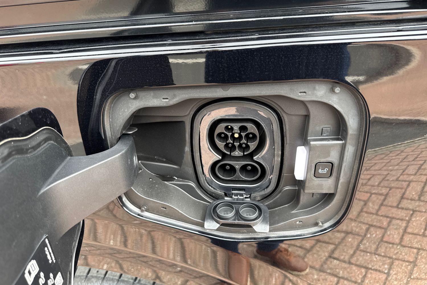Ford E-TRANSIT COURIER Photo 26