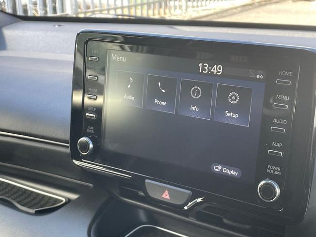 TOYOTA Yaris Photo 33