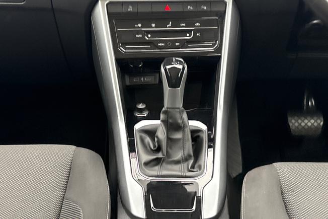 VOLKSWAGEN T-Roc Photo 34