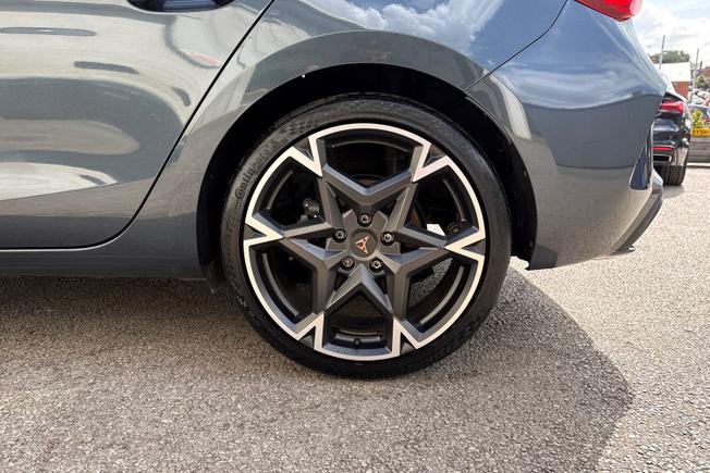 CUPRA Leon Photo 24