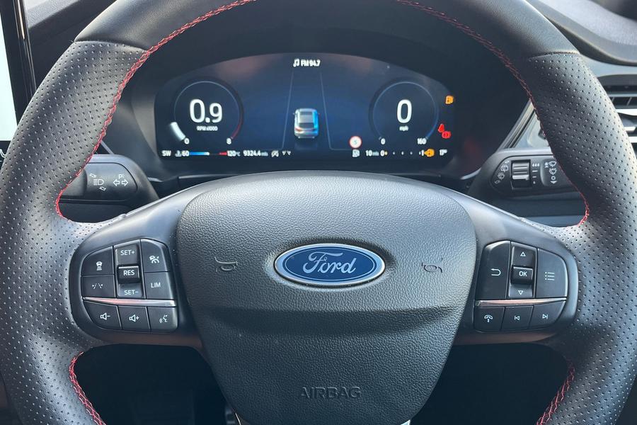 Ford Kuga Photo autoimg-fec3bf3b2c4ccbded0a9a2c0fca0b6c5d97fad58.jpg