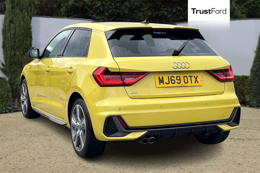 Audi A1 Photo autoimg-fec7389c285be523dfd54917fe683a82dbcf79ee.jpg