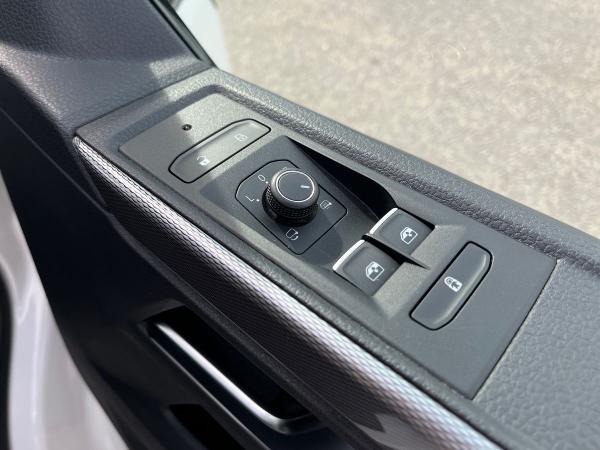 Volkswagen Caravelle Photo autoimg-fec84480153eac50cf7aaa0cf14921db7633d6a3.jpg