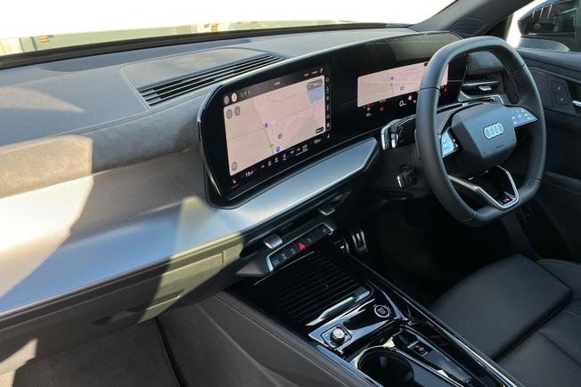 AUDI  Q3 Sportback Photo 2