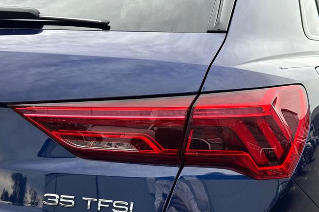 AUDI Q3 Photo 18