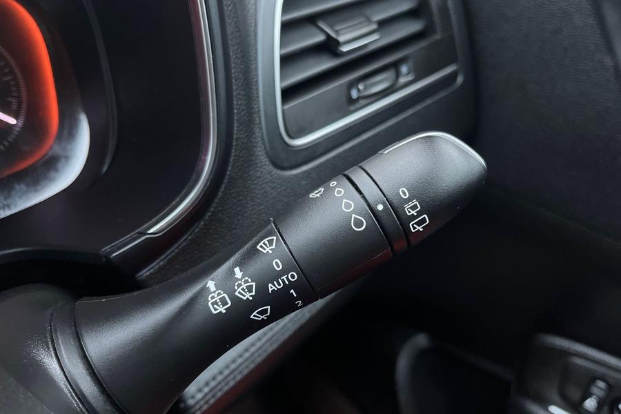 Renault KOLEOS Photo autoimg-fecdf9b37b8f193636dc73212577efb012c1feee.jpg