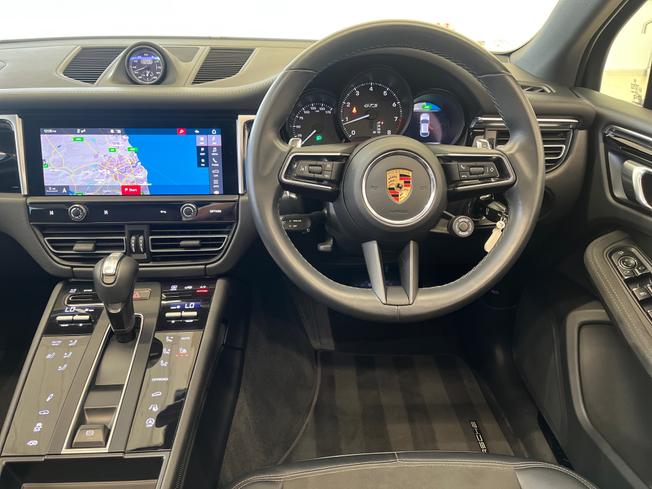 PORSCHE Macan Photo 27