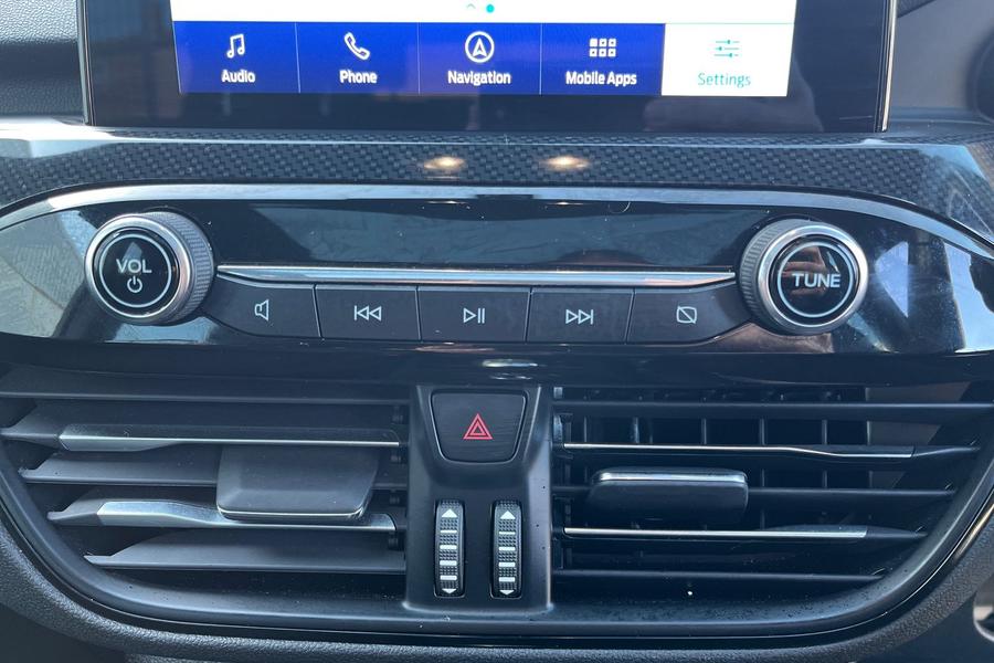 Ford Kuga Photo autoimg-fed6ff3e25d89362b188287011262146b152c189.jpg
