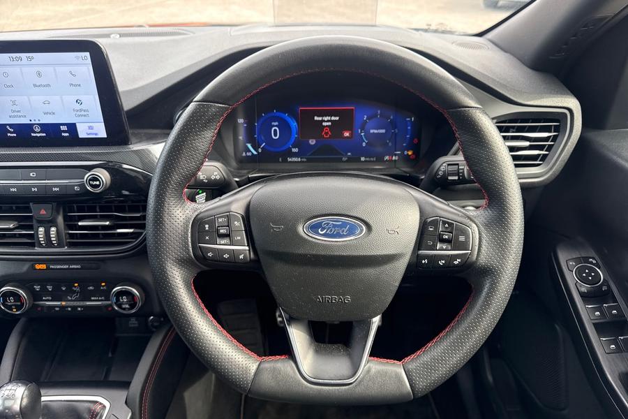 Ford KUGA Photo autoimg-fed835bfef53457b9c1a5ce4badbdbde5ed62d53.jpg