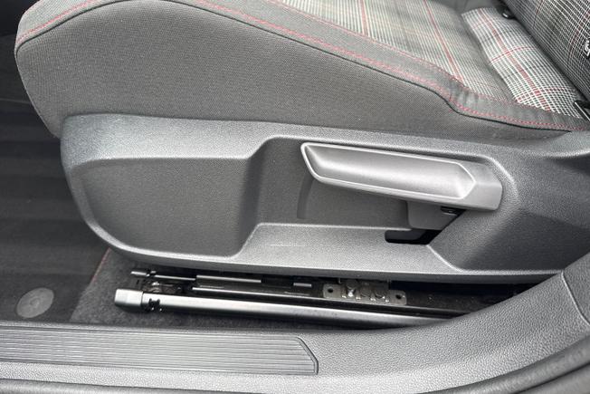 VOLKSWAGEN Golf Photo 36