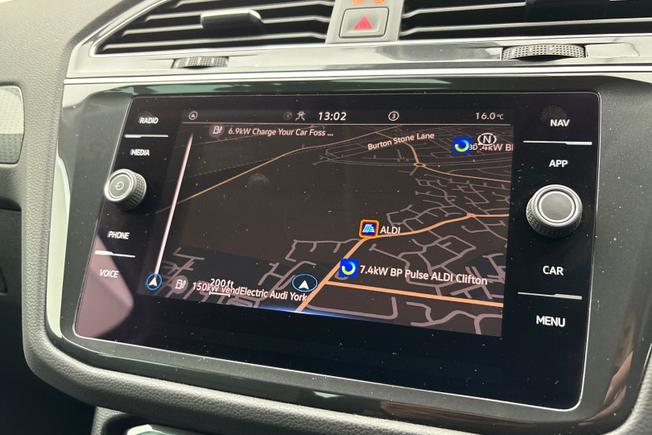 VOLKSWAGEN Tiguan Photo 14