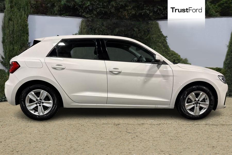 Audi A1 Photo autoimg-fee3b74d32ebc72650e5ffd2aa89606abaab1c8e.jpg