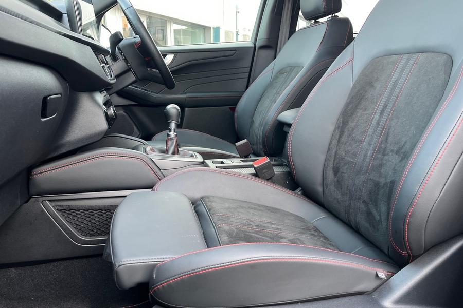 Ford KUGA Photo autoimg-fee612a25f7db0b9b8ee186ed433f3562f081ede.jpg