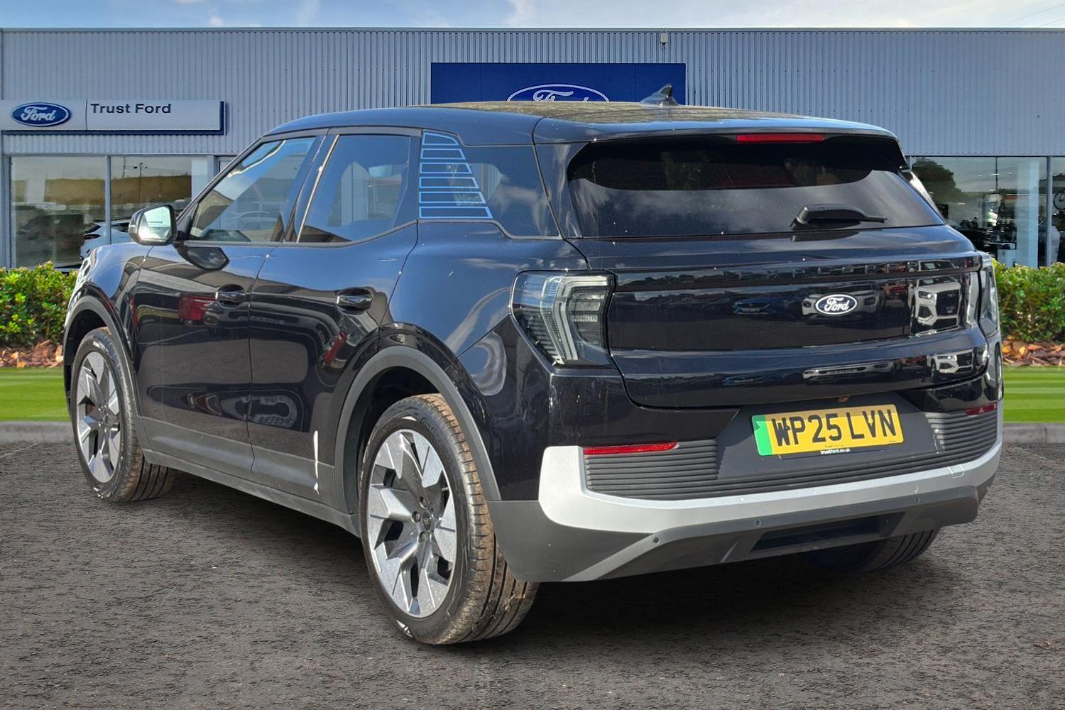 Ford EXPLORER Photo 1