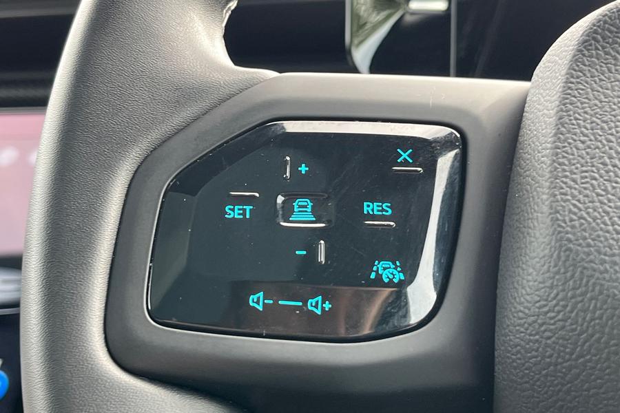 Ford Explorer Photo autoimg-fef1c0e6b9a267bd0ae68b7248073fca13706a1b.jpg