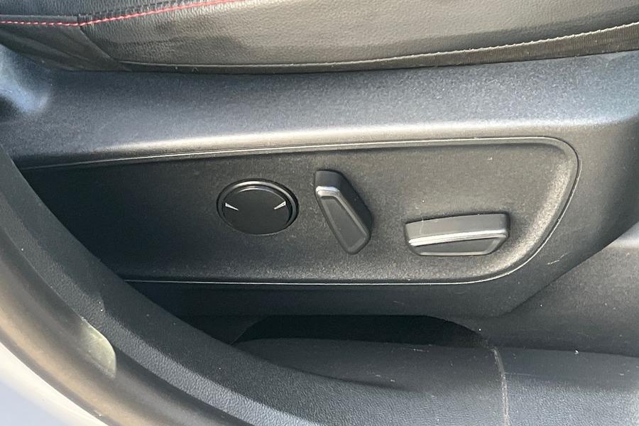 Ford KUGA Photo autoimg-fef388bfc34a2edfb682c018d5262af7b192a50e.jpg