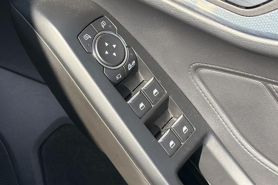 Ford FOCUS Photo autoimg-fef85ae44d965705c2fc1b355e73e83271bc9f60.jpg