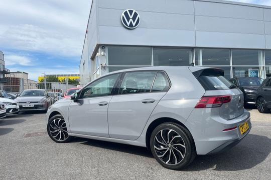 Volkswagen Golf Photo autoimg-fefacad1266bd7c924825a569b0a78cdae491c59.jpg
