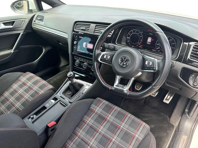 VOLKSWAGEN Golf Photo 2
