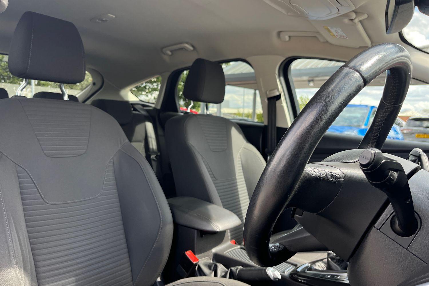 Ford FOCUS Photo 16