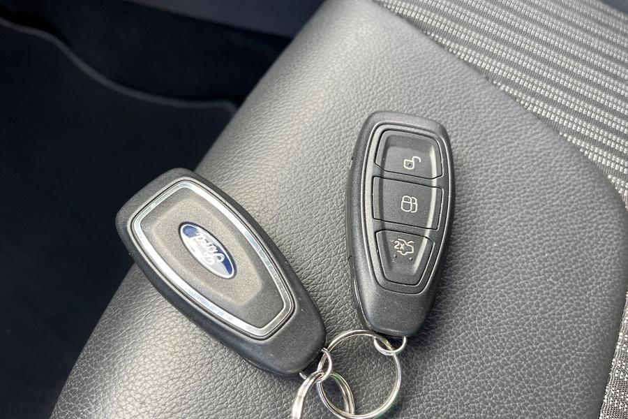 Ford FOCUS Photo autoimg-ff0736eea25a2bdc6dbc8f27606319f672db8c69.jpg
