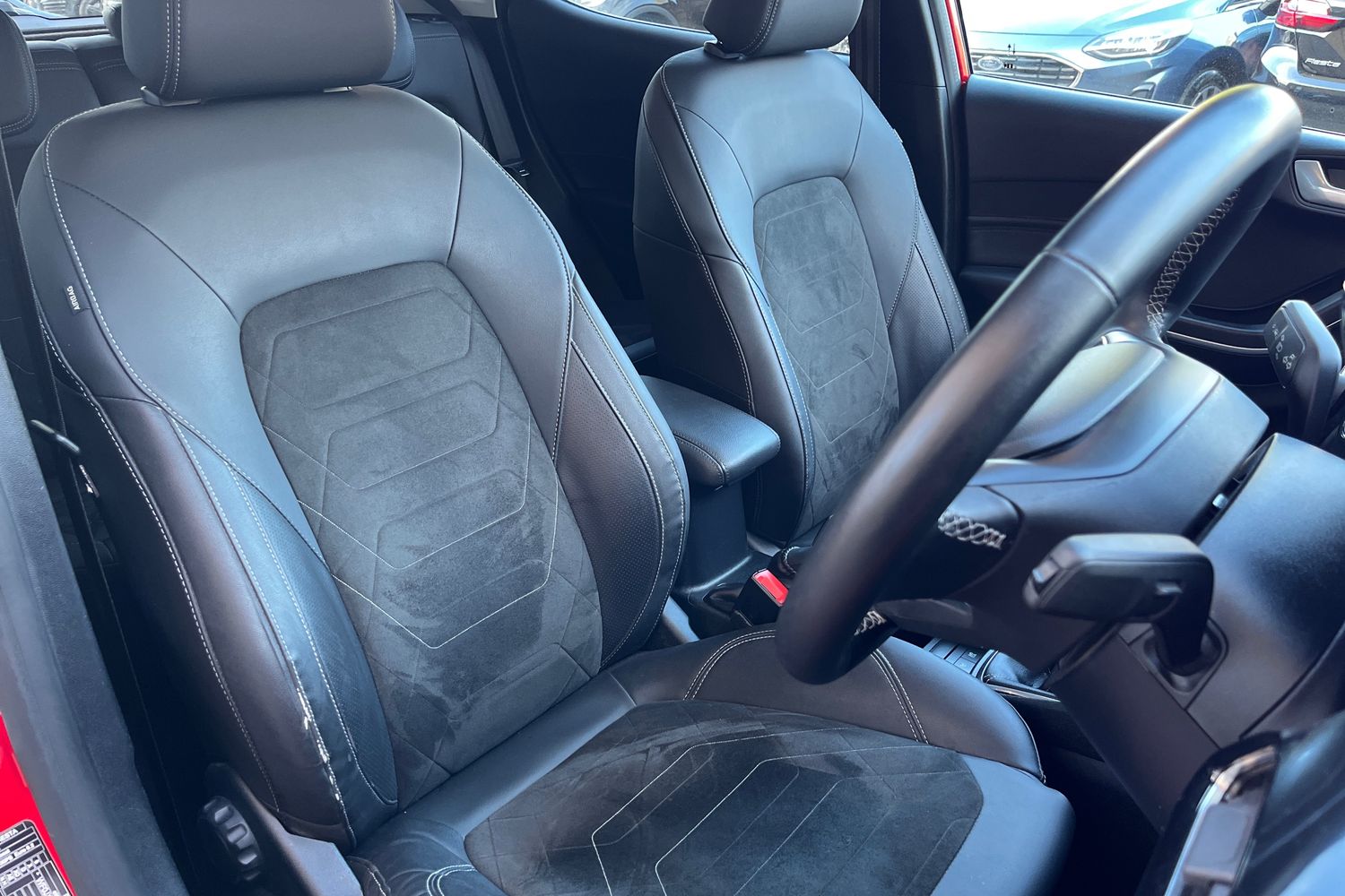 Ford FIESTA Photo 16