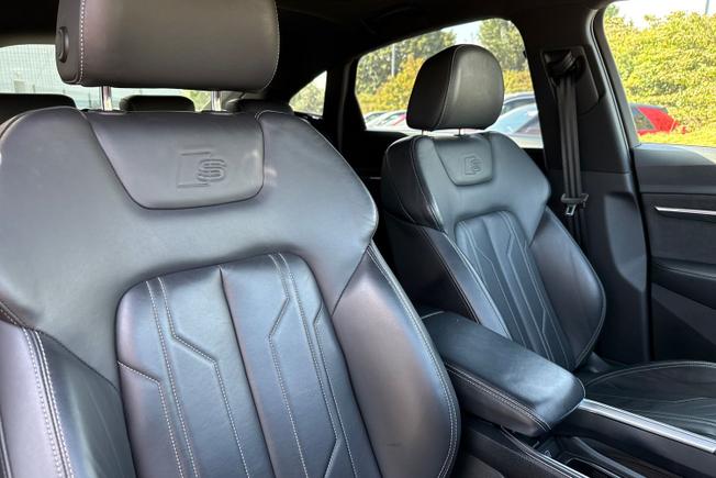 AUDI e-tron Photo 33