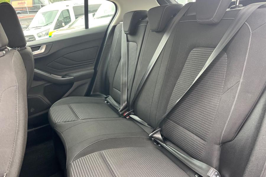 Ford FOCUS Photo autoimg-ff0fbffb8cb17a771502f001e5cc667ada77eea2.jpg
