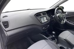 HYUNDAI i20 Photo 2